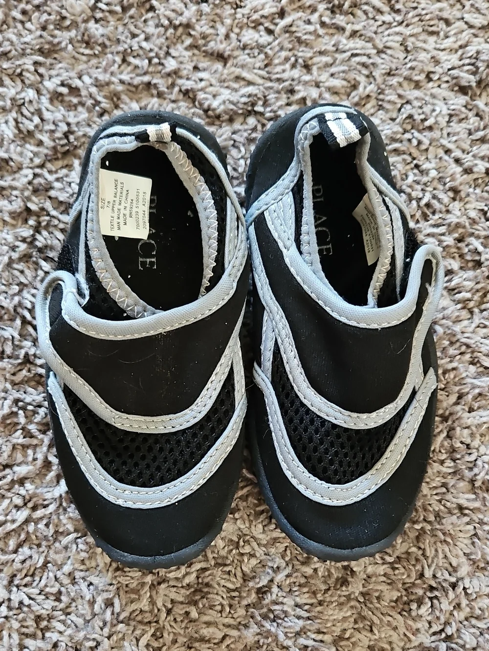 GUC The Children's Place Black and Gray Toddler Water Shoes Size 7/8